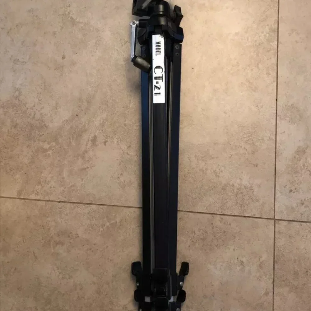 Super Albinar Tripod Model CT-21 (Preowned, Good Condition) Aluminum Adjustable